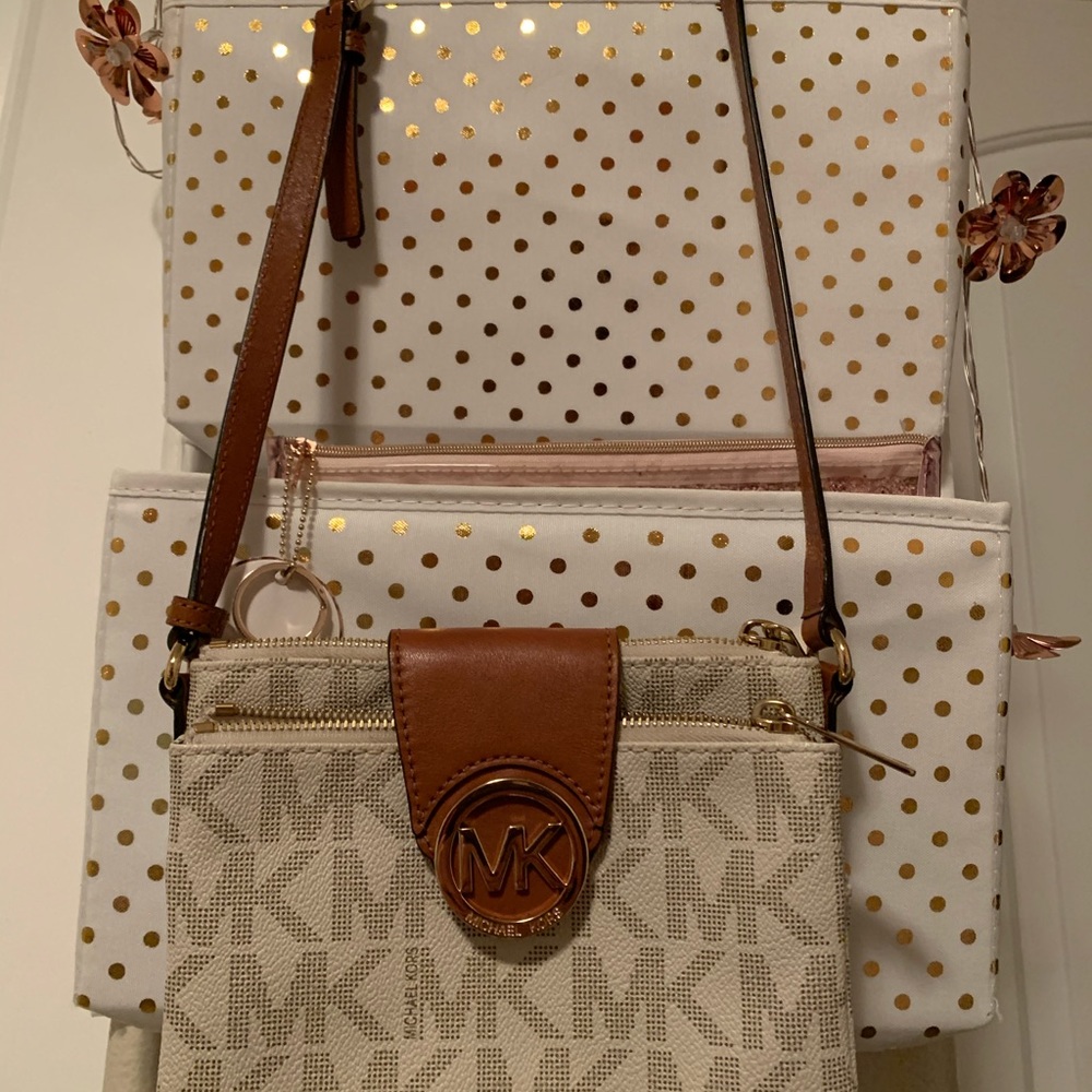 MK CrossBody - Picture 3 of 3